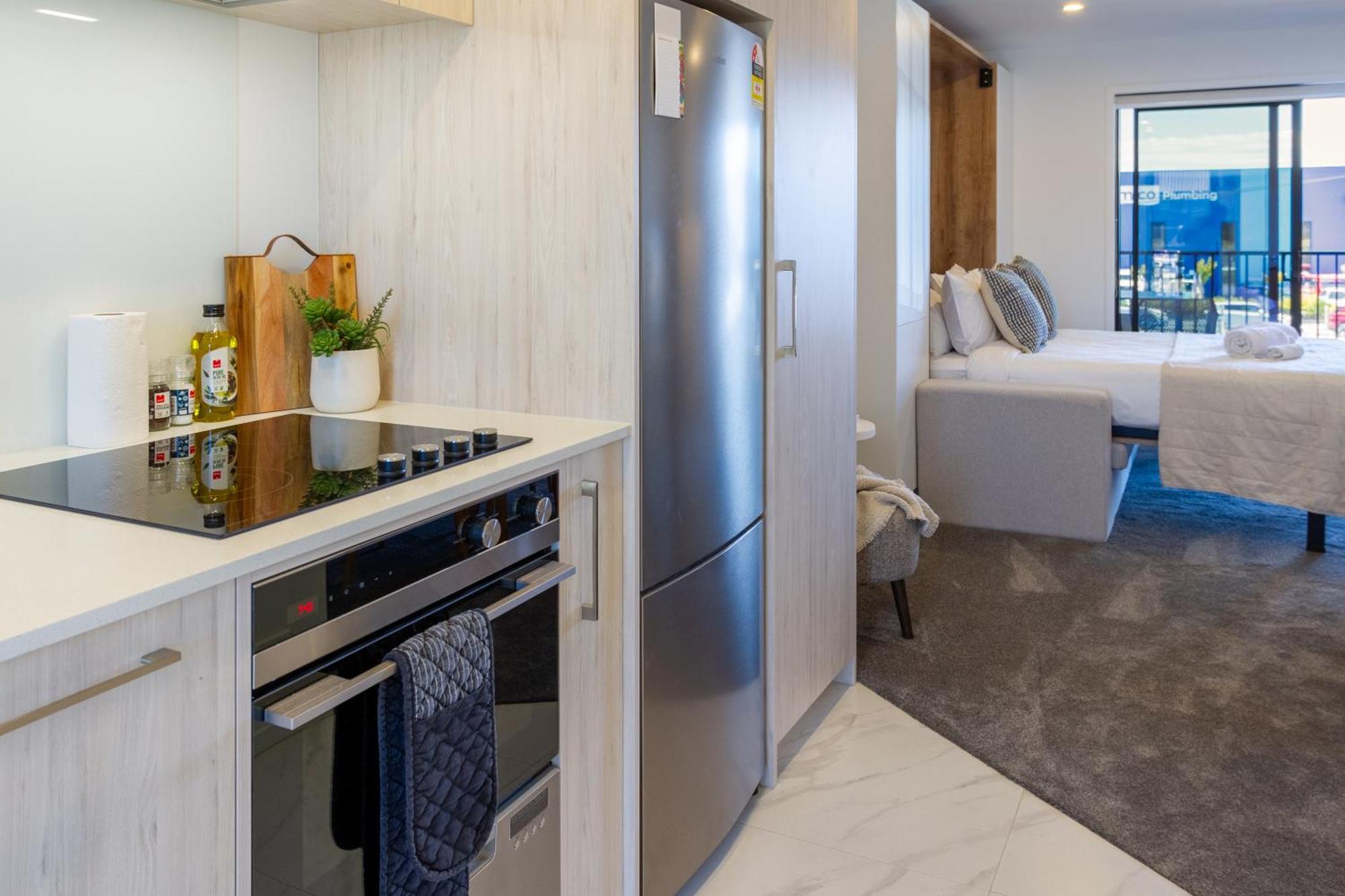 Explore From 8 Wilmer: Upper Level Cozy Studio ไครสต์เชิร์ช ภายนอก รูปภาพ