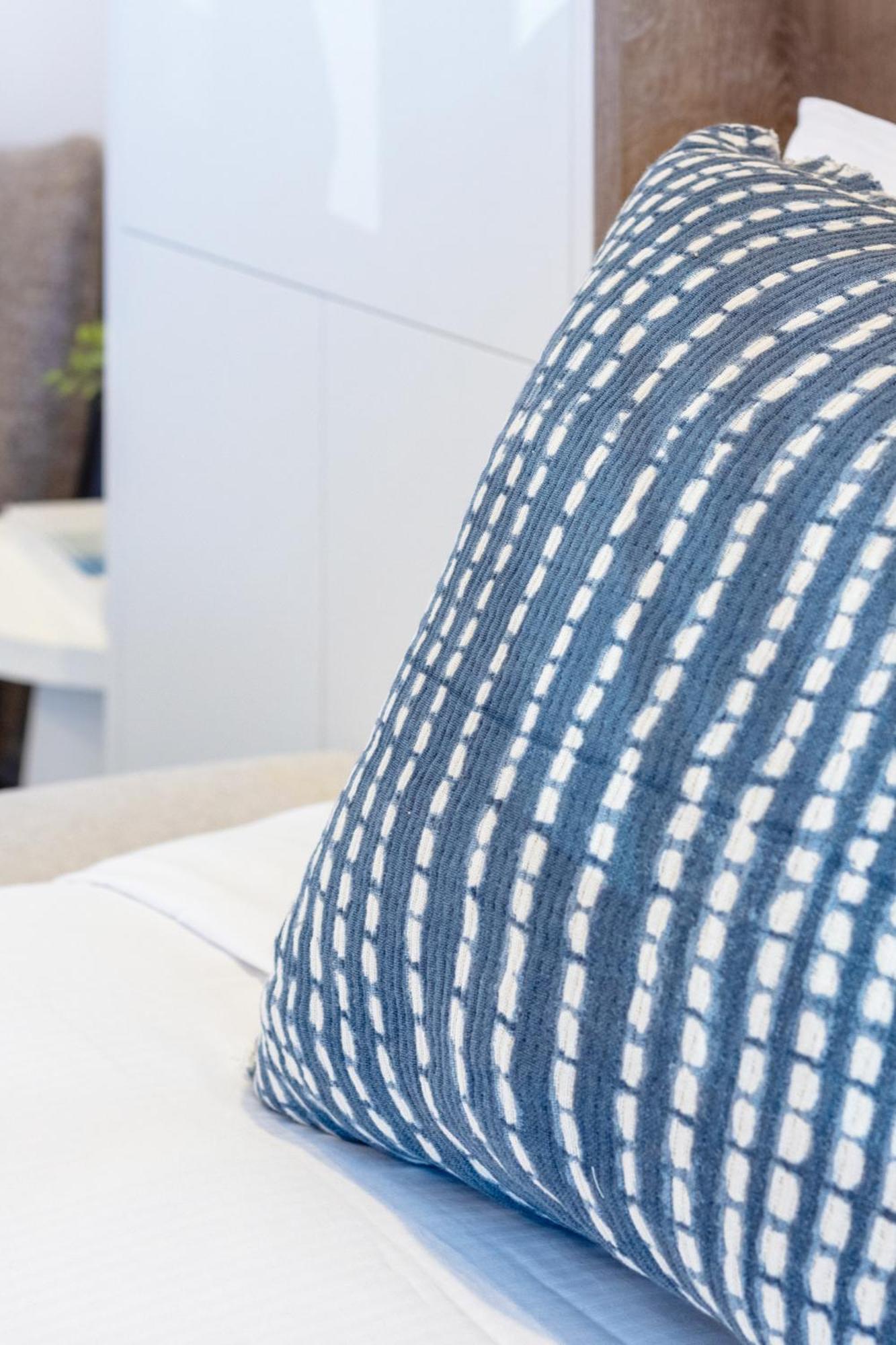 Explore From 8 Wilmer: Upper Level Cozy Studio ไครสต์เชิร์ช ภายนอก รูปภาพ