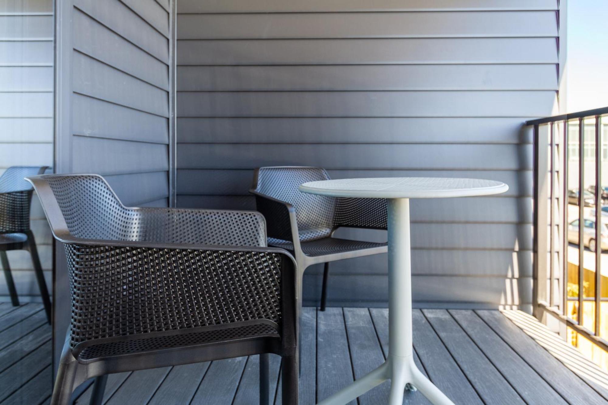 Explore From 8 Wilmer: Upper Level Cozy Studio ไครสต์เชิร์ช ภายนอก รูปภาพ